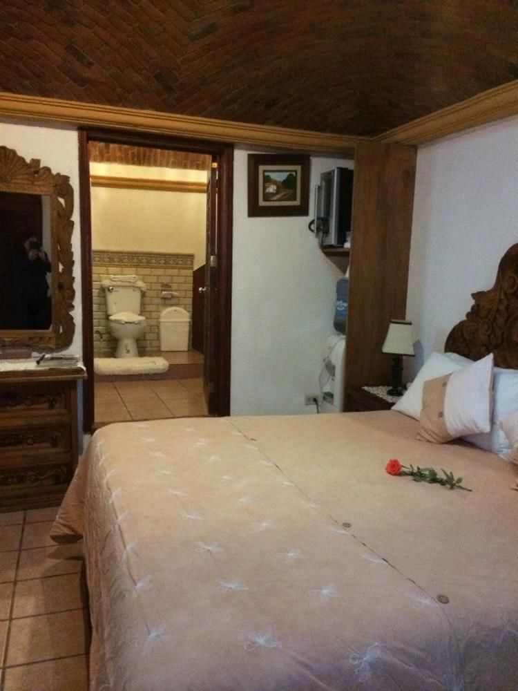 Hotel Eden De Los Angeles ซานมิเกล เด อาเญนเด ภายนอก รูปภาพ
