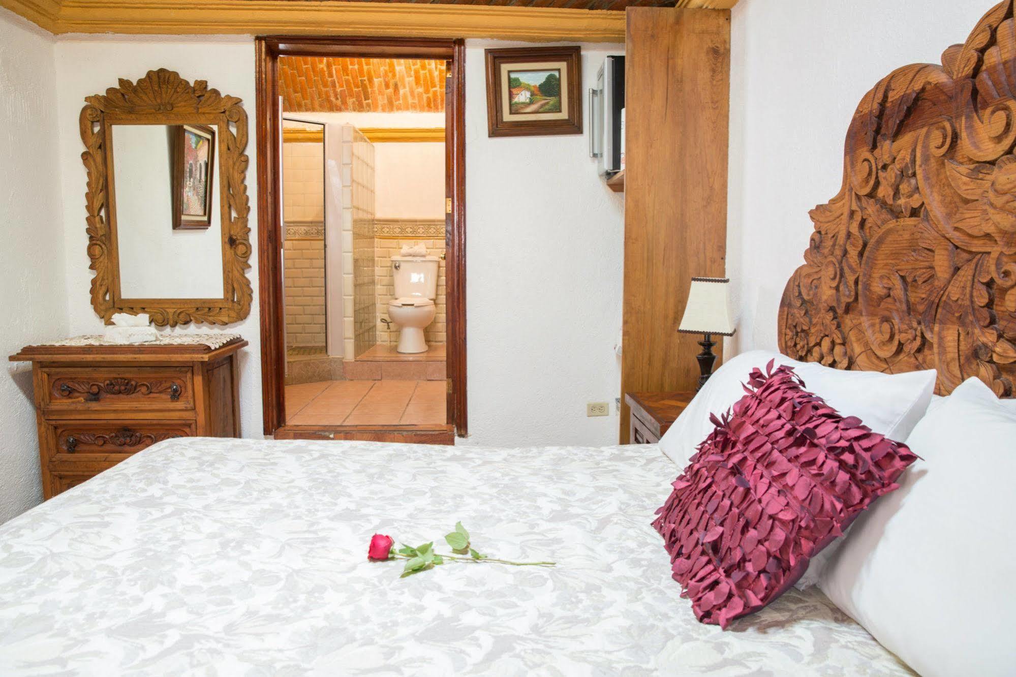 Hotel Eden De Los Angeles ซานมิเกล เด อาเญนเด ภายนอก รูปภาพ